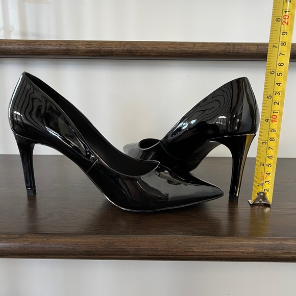 Zara Tarafaluc Shiny Black Pointed Toe Pumps with Gold Heel Detail - Picture 6 of 7